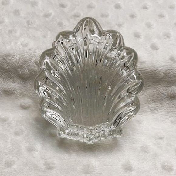 Vintage Gorham 24% Lead Crystal, Chantilly Shell Shaped, Trinket Box w/Lid - Picture 1 of 7